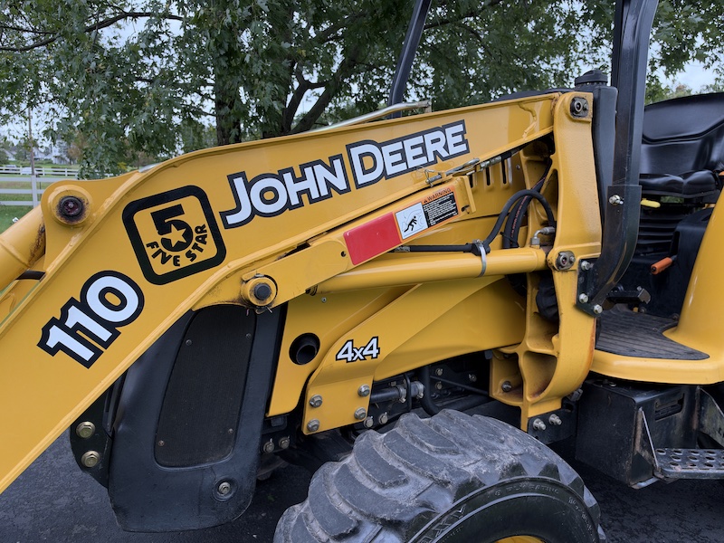 2004 John Deere 110 Tractor Loader Backhoe - Image 41