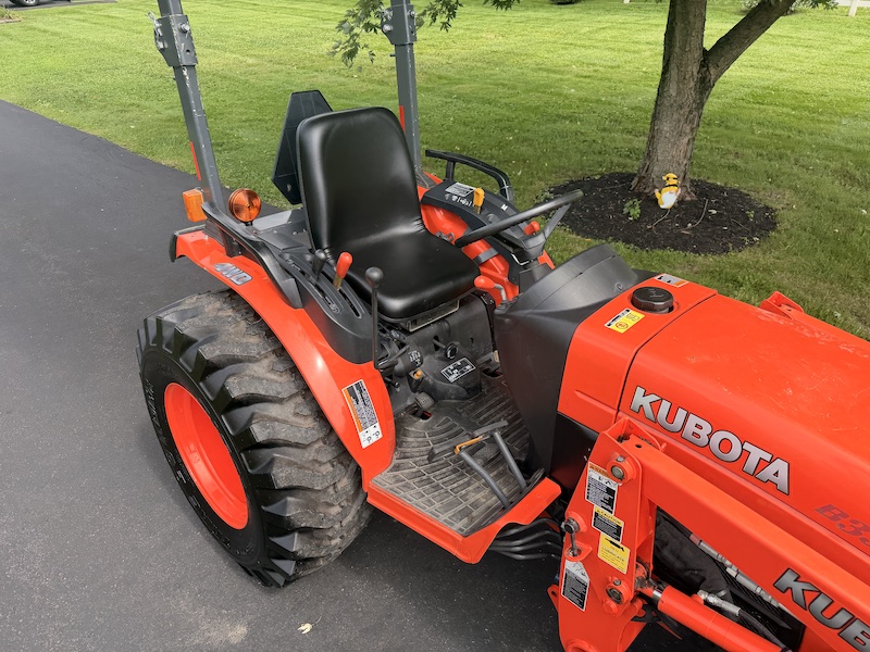 2013 Kubota B3300 Tractor Loader - Image 9