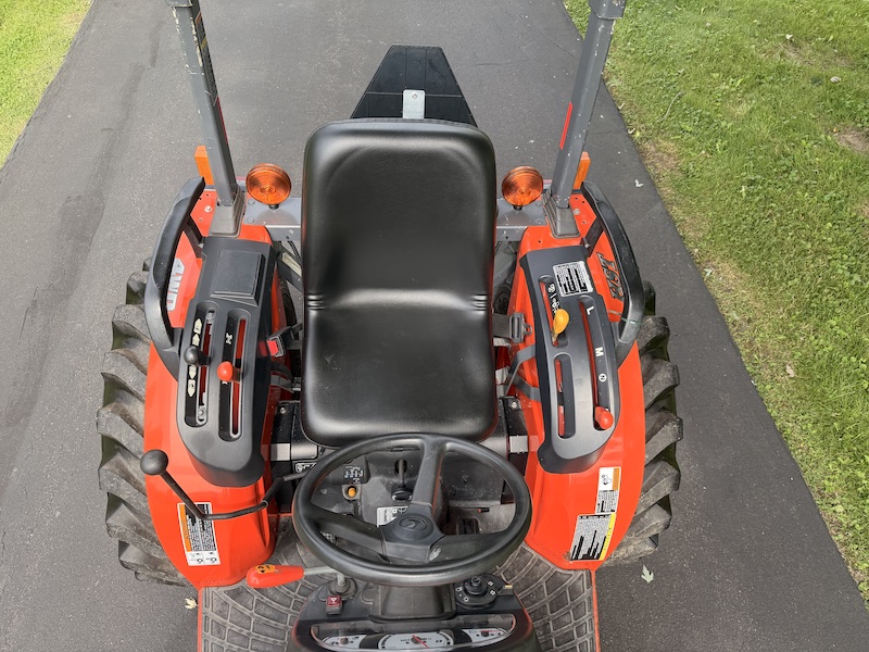 2013 Kubota B3300 Tractor Loader - Image 11