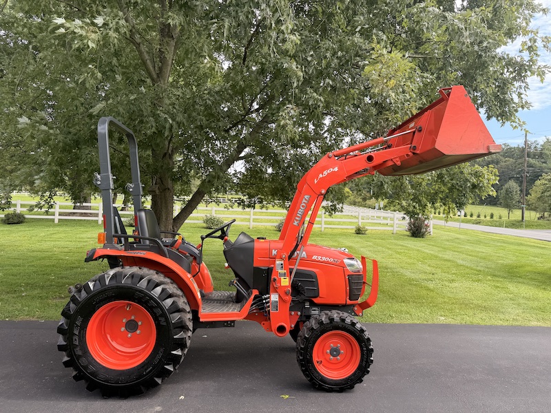 2013 Kubota B3300 Tractor Loader - Image 12