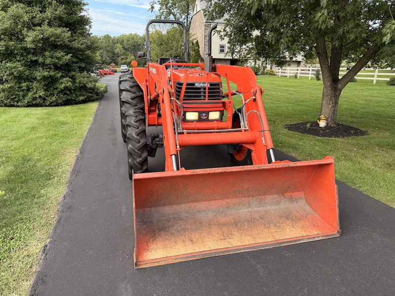 2003 Kubota M4900 Tractor Loader - Image 5