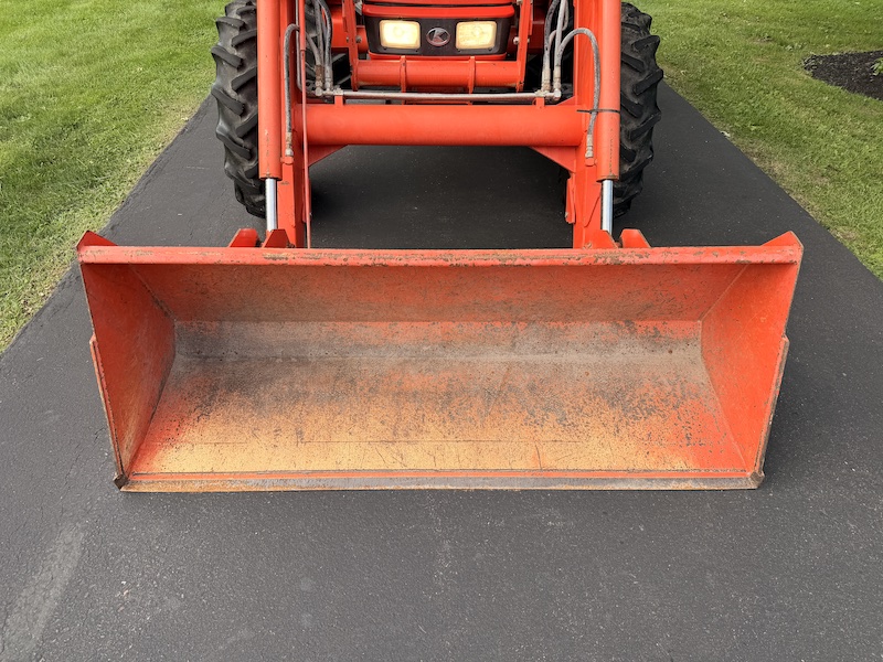 2003 Kubota M4900 Tractor Loader - Image 7