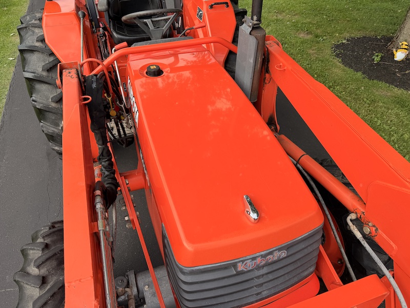 2003 Kubota M4900 Tractor Loader - Image 10