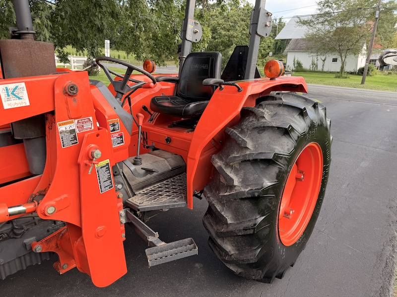 2003 Kubota M4900 Tractor Loader - Image 23