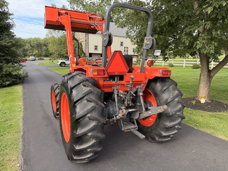 2003 Kubota M4900 Tractor Loader - Image 32