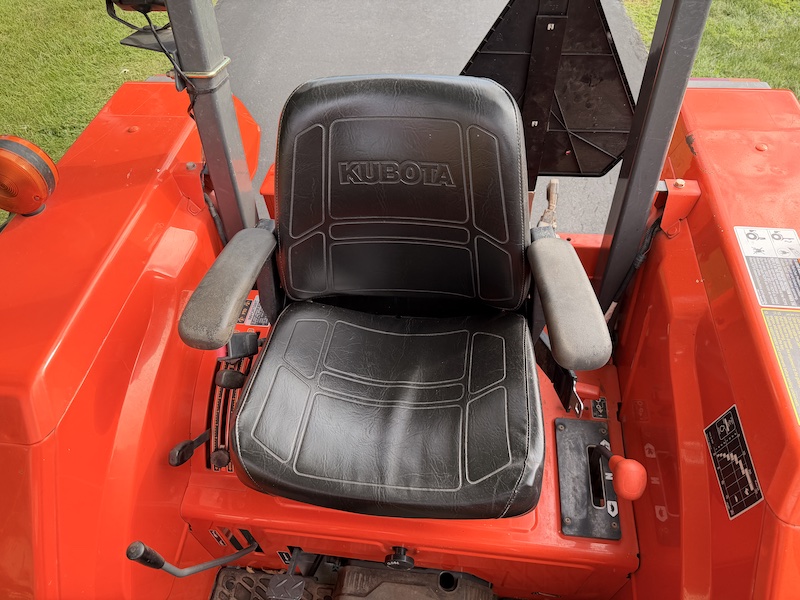 2003 Kubota M4900 Tractor Loader - Image 35